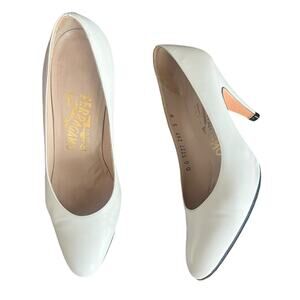 Salvatore Ferragamo Women’s Vintage 90s Round Toe White Leather Pump Heels Sz 5